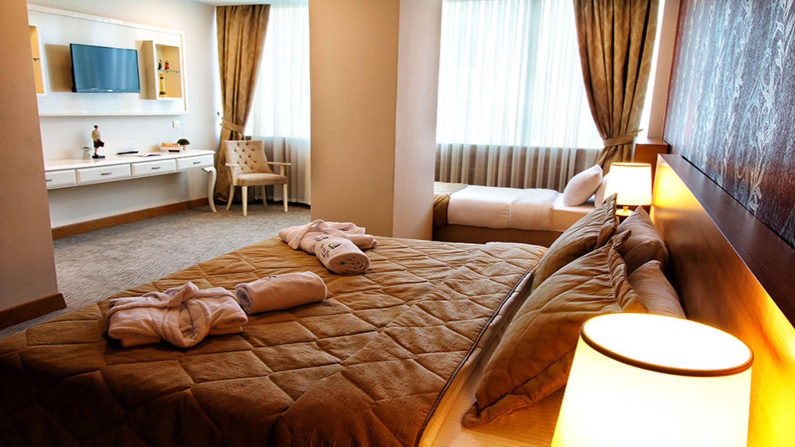 Sarissa Hotel Istanbul Bagian luar foto